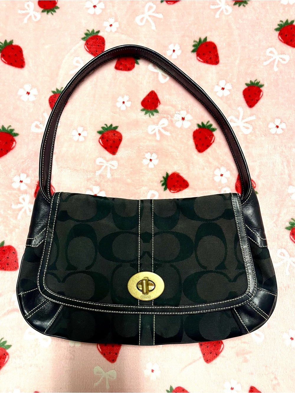 Vintage Coach Black Ergo Flap Turnlock Shoulder Bag